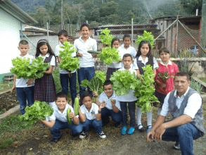 EN FREDONIA LAS NIÑAS Y NIÑOS ESTÁN HABLANDO CON LAS PLANTAS