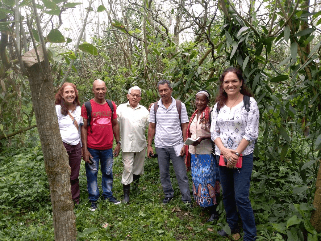 PRODUCTORES DE VAINILLA DE COLOMBIA VISITAN EL ORQUIDARIO CITRO UV.