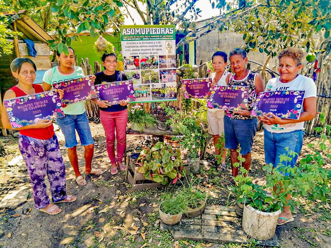 Las mujeres rurales reciben sus calendarios